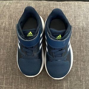 Worn once Adidas toddler boy size 7.